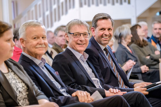 Christoph Dahling-Sander (Mitte) neben Wirtschaftsminister Olaf Lies