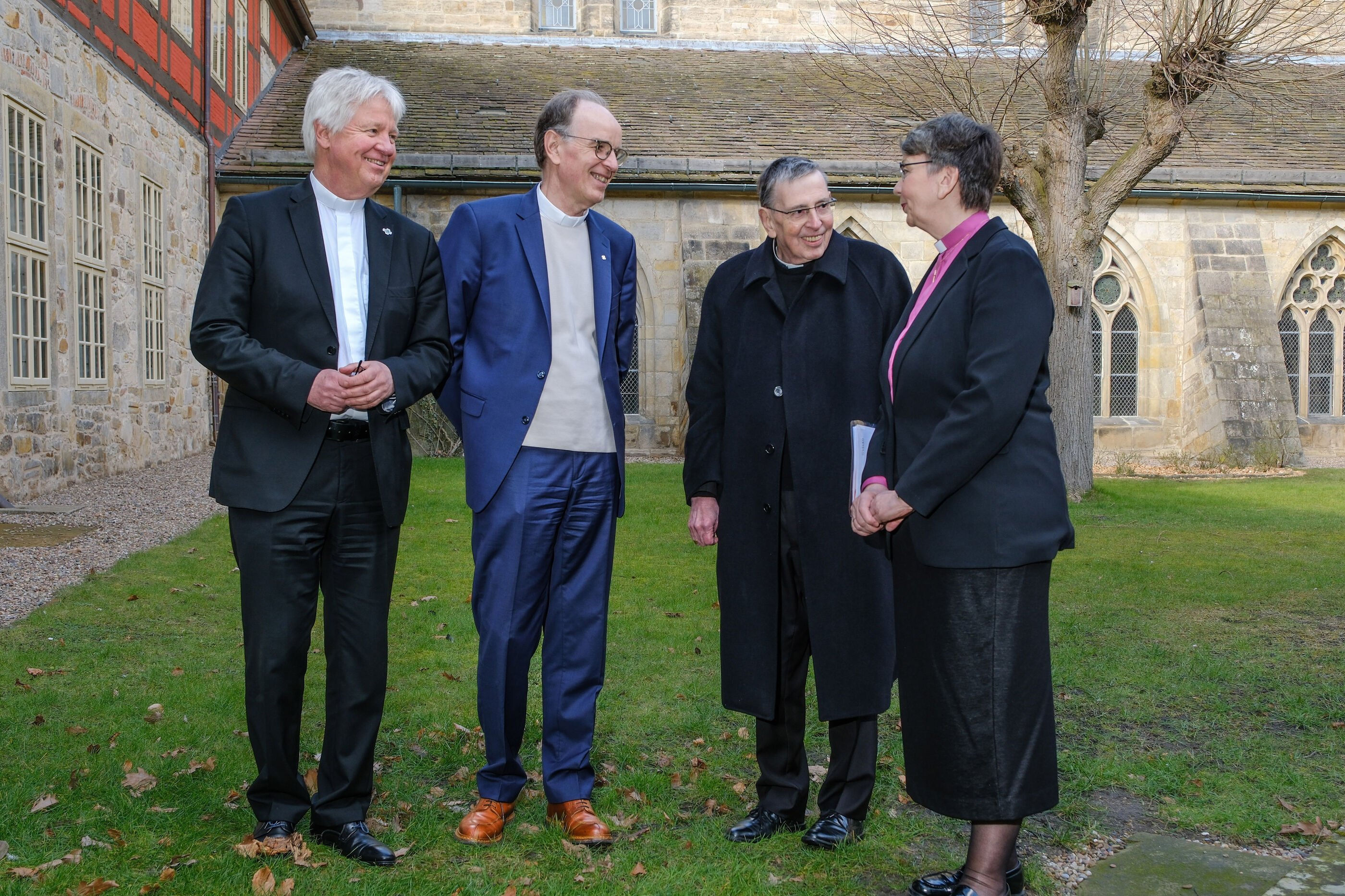 Trafen sich zu Gesprächen im Kloster Loccum (von links): Landesbischof Karl-Hinrich Manzke, Landesbischof Ralf Meister, Kurienkardinal Kurt Koch und Landesbischöfin Kristina Kühnbaum-Schmidt.